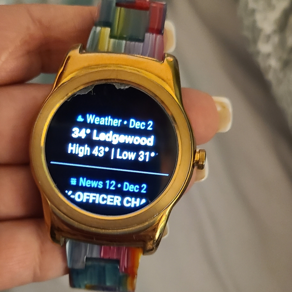 LG Urban watch with decorative band and charger works with Galaxy/Google smartph